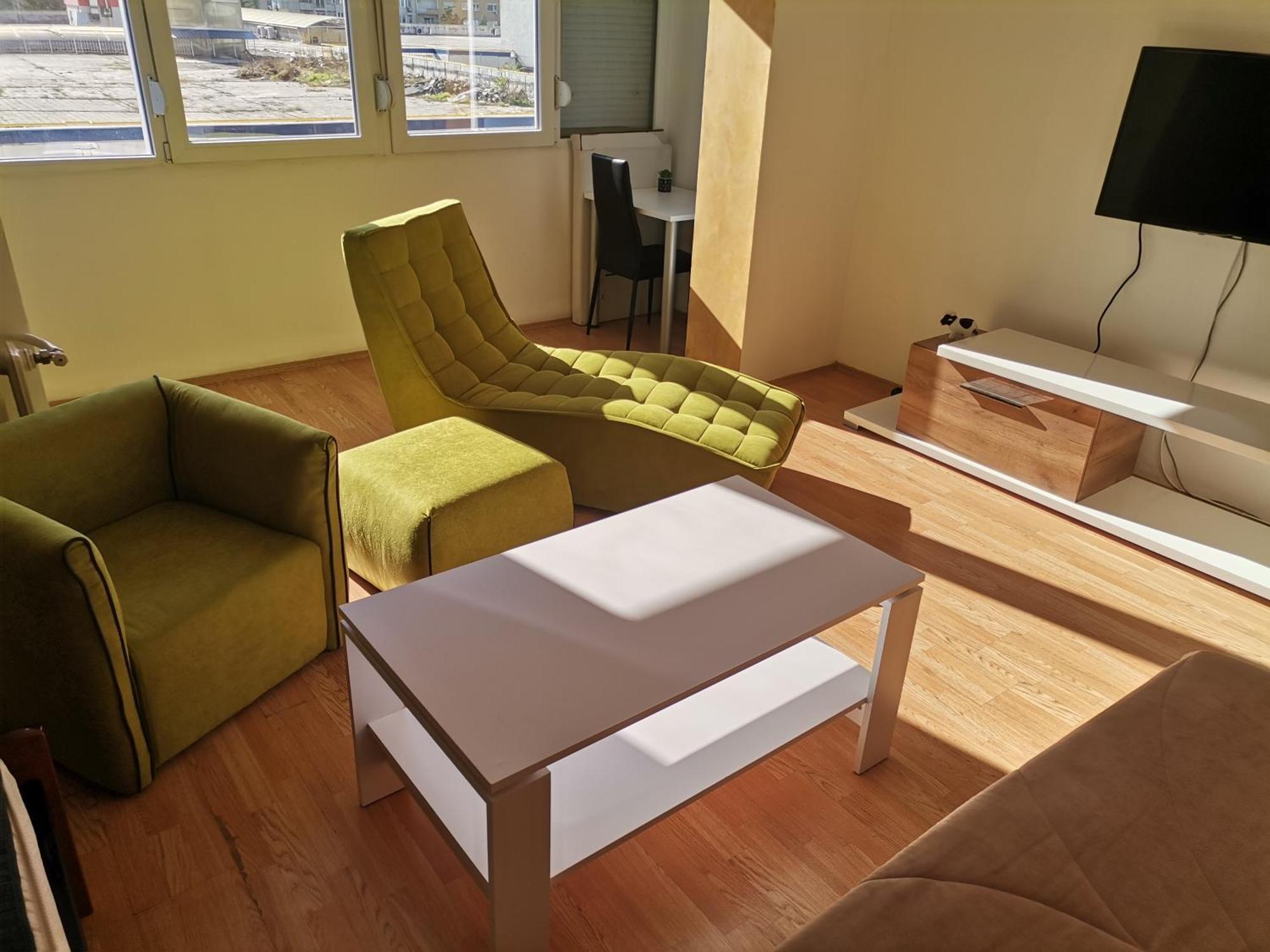 Calla 5 Apartment: Central Square Living with Secure Parking Skopje Exterior photo